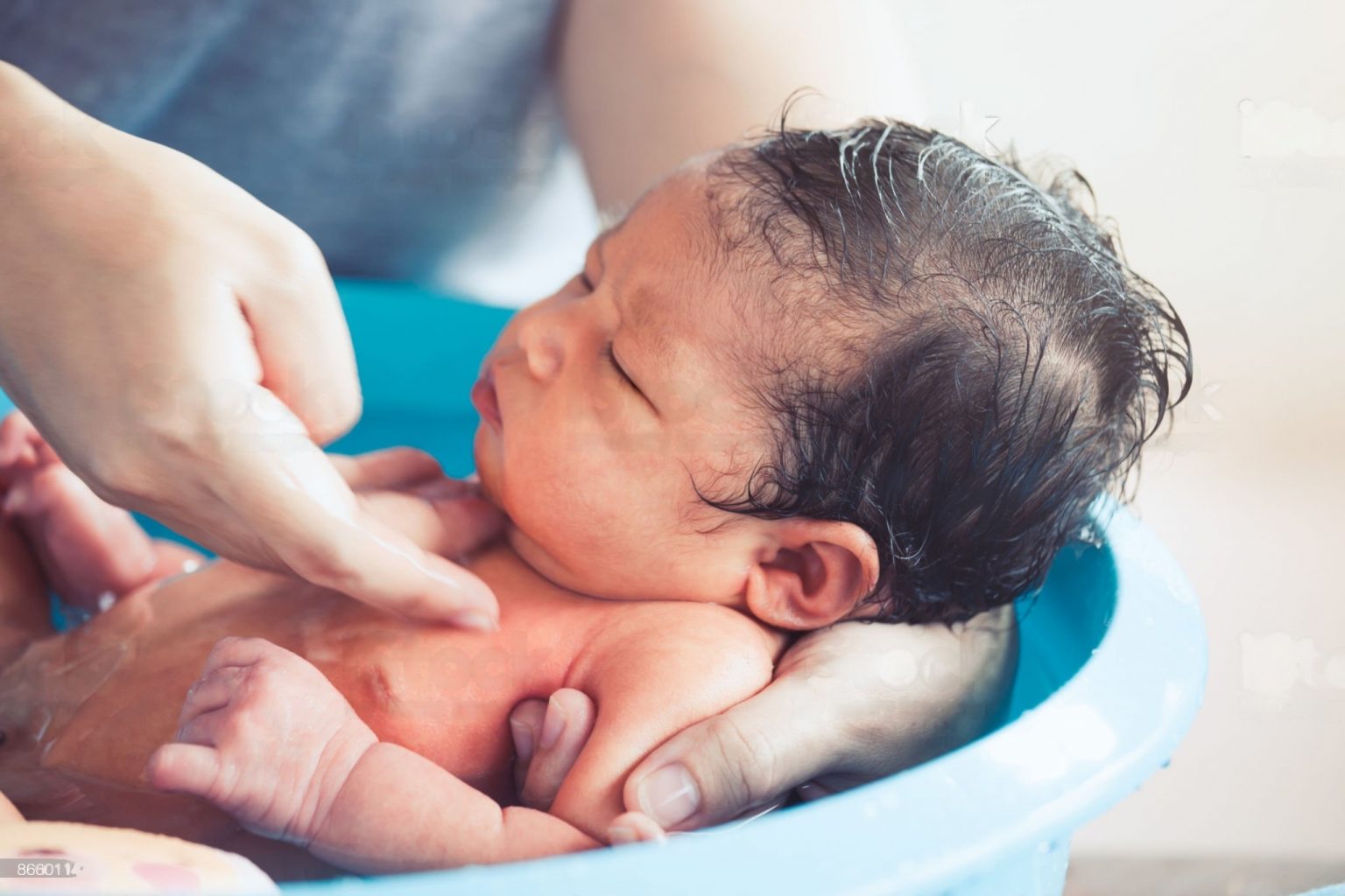 Cara Memandikan Bayi dengan Benar untuk Merawat Si Kecil